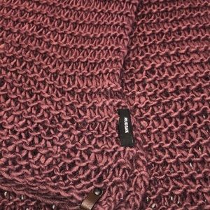 Rudsak knitted scraf.